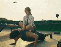 女友说我体格不行，帮我锻炼身体明星gif搞笑图片