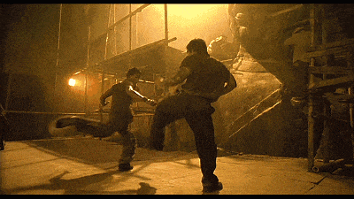 这一脚真心是帅到没脾气，大家知道是那部电影吗？明星gif搞笑图片