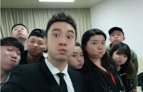 黄晓明晒自拍萌照明星gif搞笑图片