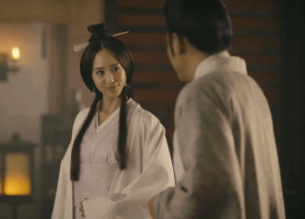 姑娘竟会如此狠毒的招数明星gif搞笑图片