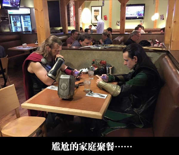 你们两兄弟就没话题可聊了吗？明星gif搞笑图片