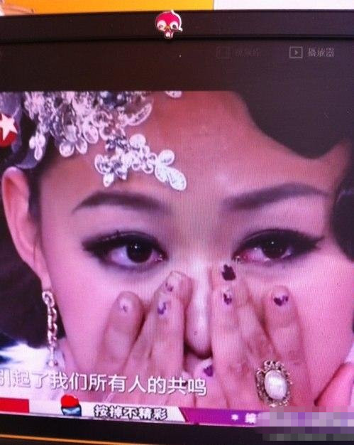 妹纸 下次好好捯饬捯饬您的指甲油油好麻 达人秀明星gif搞笑图片