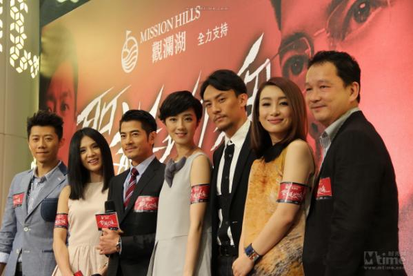 《圣诞玫瑰》香港首映 三帝两后力撑导演杨采妮明星gif搞笑图片