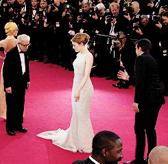 都怪裙子太长了明星gif搞笑图片