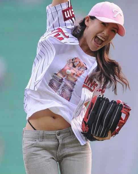 打垒球的子怡好性感明星gif搞笑图片