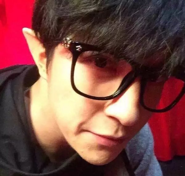 最近中了薛之谦的毒明星gif搞笑图片