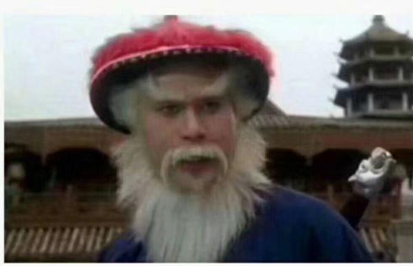听说你们都在等一个红帽子白胡子的老人？明星gif搞笑图片