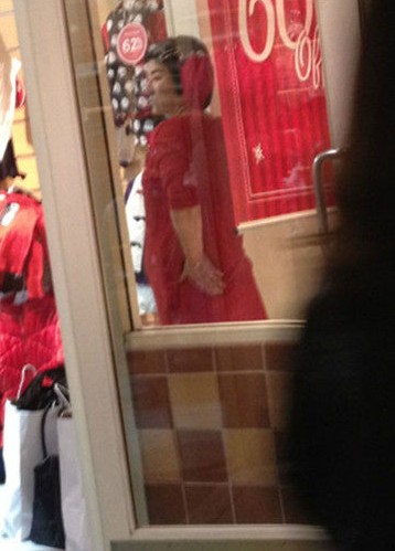 黄奕美国待产 挺大肚与友人逛街照片曝光明星gif搞笑图片