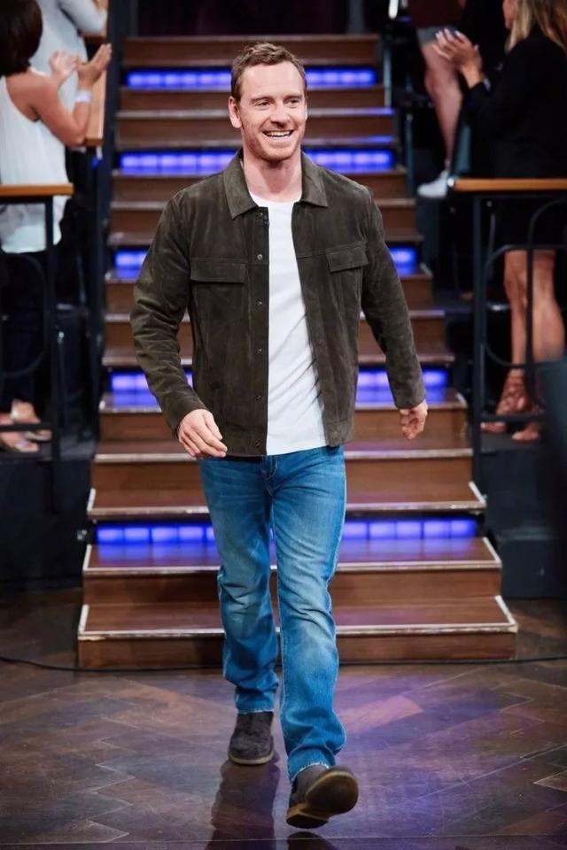 我的大长腿呢？摄影师你出来，我保证不打死你明星gif搞笑图片