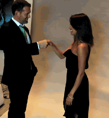 这姑娘真调皮明星gif搞笑图片