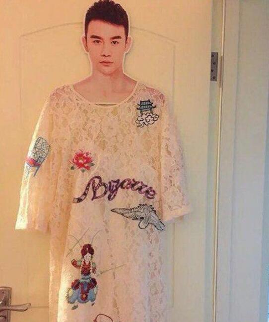 毫无违和感！！！！！！！！！！！！！！！明星gif搞笑图片