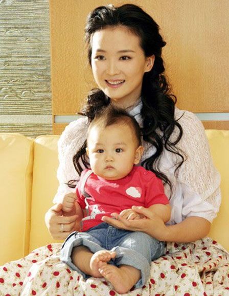 辣妈萌宝贝组合 明星亲子照PK（组图）明星gif搞笑图片