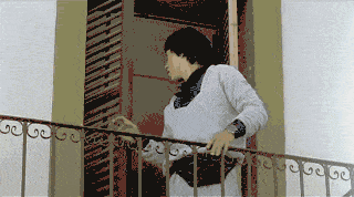 机智的成龙明星gif搞笑图片