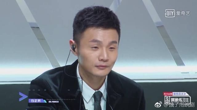 李荣浩，小小的眼里藏着大大的开心！这无缝衔接真是爆笑明星gif搞笑图片