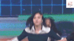 女团都流行扭秧歌了明星gif搞笑图片