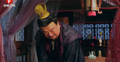 这剧组穷的连血浆都买不起了，明显用的是番茄酱明星gif搞笑图片