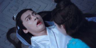 大姐，你谁啊，干吗躺在我身上啊，这么沉明星gif搞笑图片