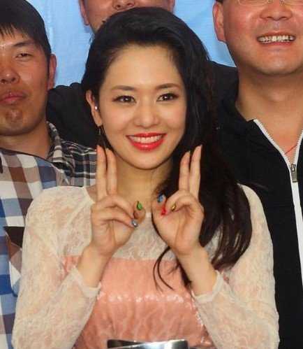 苍老师自曝是处女，笑言30岁前破处明星gif搞笑图片