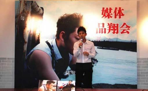 策划脑子出问题了吧？明星gif搞笑图片