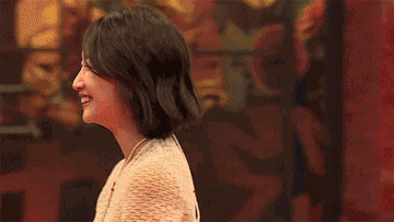 余文乐借宣传亲吻周冬雨，这算被潜规则了么。。。明星gif搞笑图片