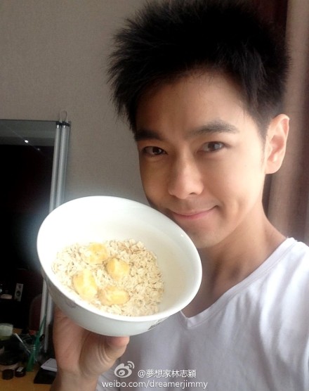 林志颖晒素颜嫩照 网友大呼“越长越逆天”明星gif搞笑图片