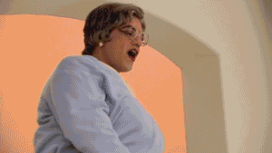 事实证明，雨伞是不能当降落伞使用的明星gif搞笑图片