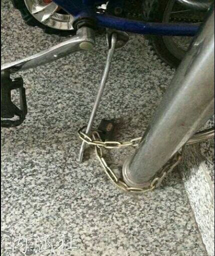 这智商基本可以告别自行车了器物gif搞笑图片