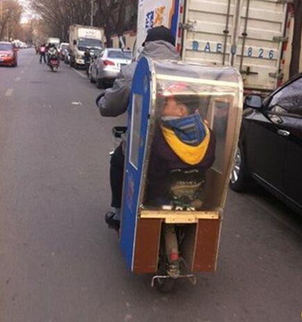 好高大上的自行车后座哟！器物gif搞笑图片