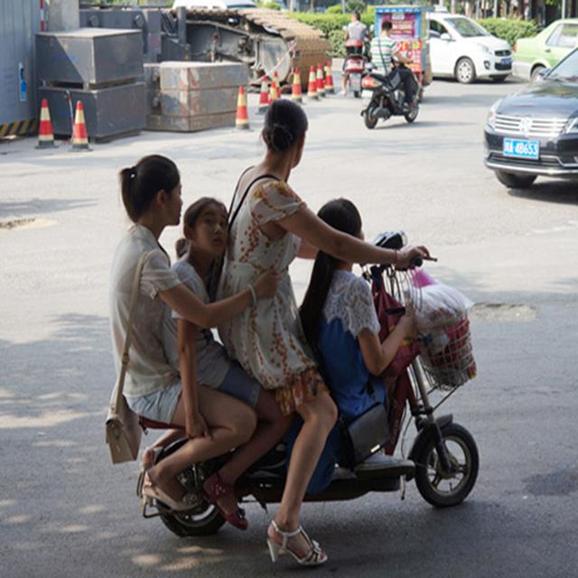 这车质量真好器物gif搞笑图片