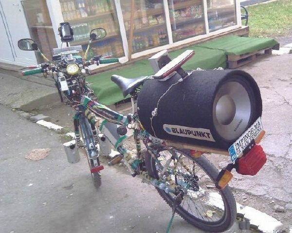 单车也能骑出超跑的气场，只需要安装这个器物gif搞笑图片