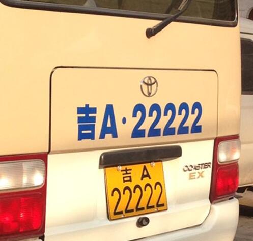 是有多运气能开这车？器物gif搞笑图片