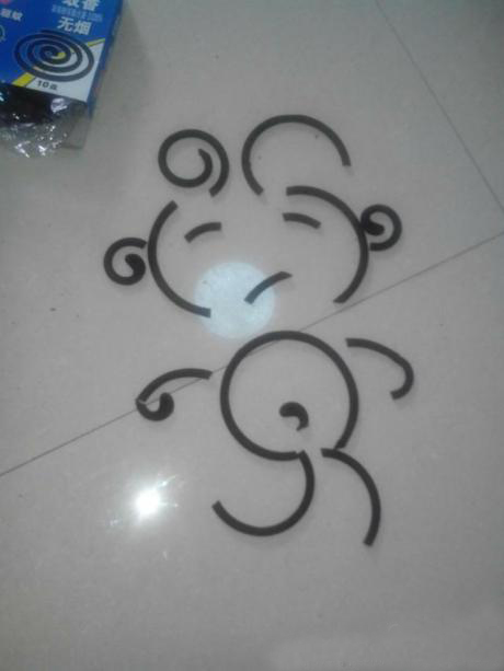 三块钱的蚊香，创造出来的卡通小人器物gif搞笑图片