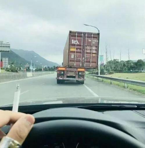 这时候。。。器物gif搞笑图片