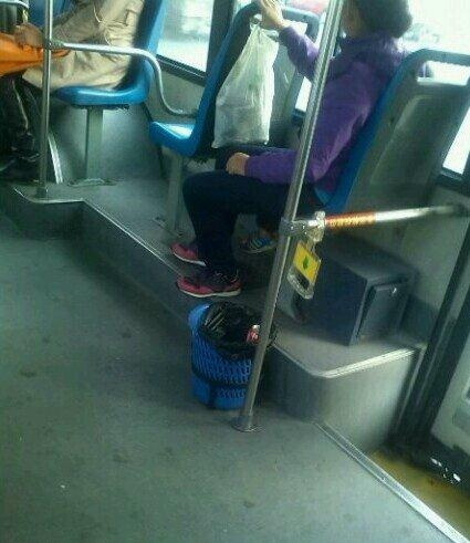 亮点自寻。。。这把手是为郭敬明准备的么？器物gif搞笑图片