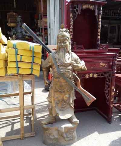 关二爷的新武器器物gif搞笑图片