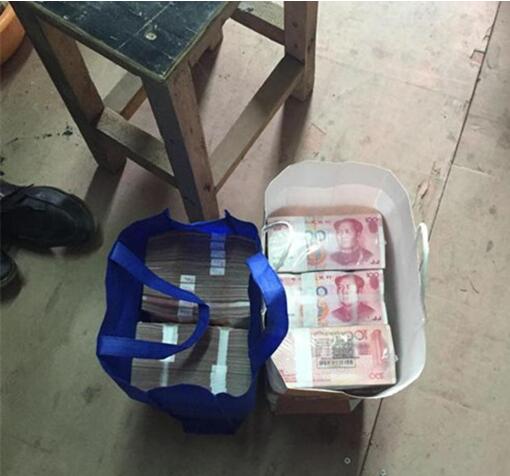 突然变成土豪了，竟不知道怎么花了器物gif搞笑图片