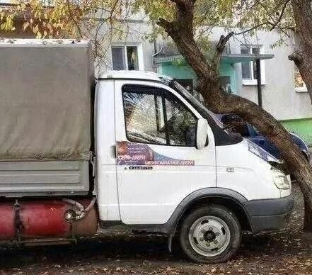 这是专属停车位器物gif搞笑图片