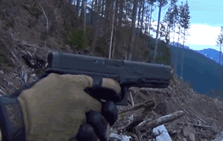 这手枪怎么说，能不能严肃点器物gif搞笑图片