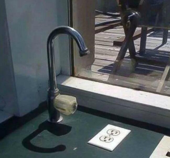 这设计师和这家人有仇的吧器物gif搞笑图片