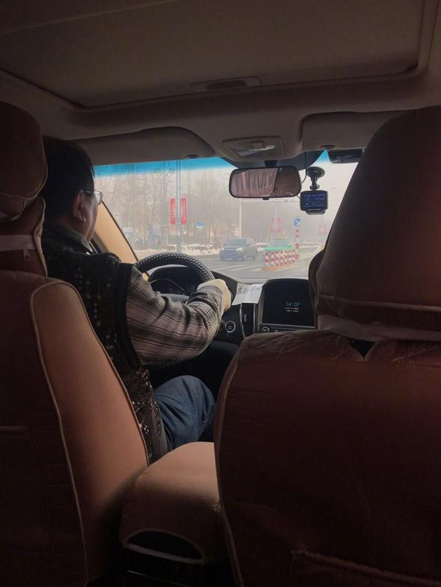 这车坐着感觉心里慌慌的…器物gif搞笑图片