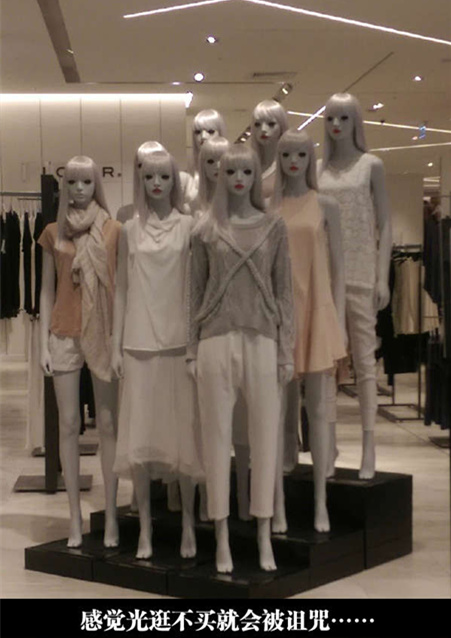 一秒变成恐怖游戏器物gif搞笑图片