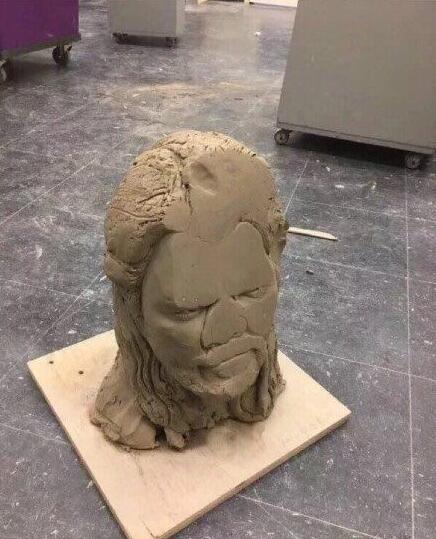 一定是脸先着地了器物gif搞笑图片