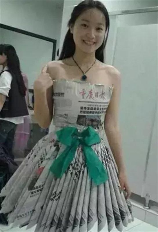 妹子，你这衣服应该是一天一换吧？因为一天就过期了器物gif搞笑图片