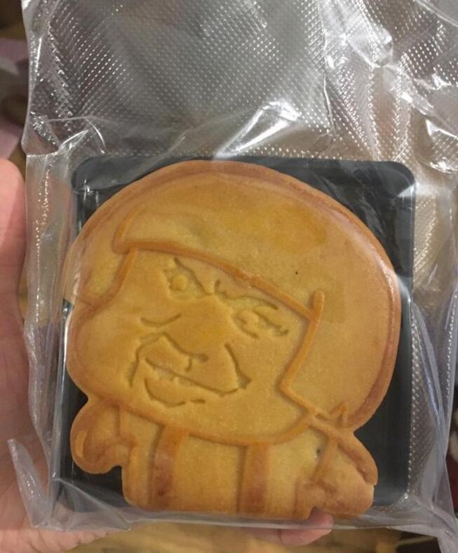 收到这样的月饼器物gif搞笑图片