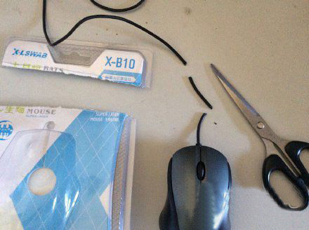 这也太尴尬了吧，可恶的剪刀手器物gif搞笑图片