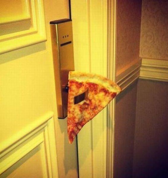 先生，您叫的外卖给您放门口了器物gif搞笑图片