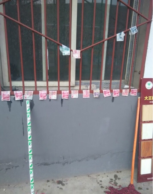 去朋友家!!!器物gif搞笑图片