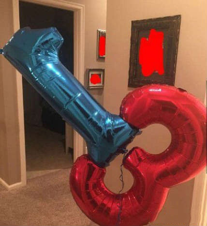 13岁的生日气球，感觉哪里怪怪的器物gif搞笑图片