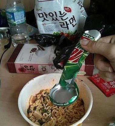 吃货的智商总是这么出乎意料器物gif搞笑图片