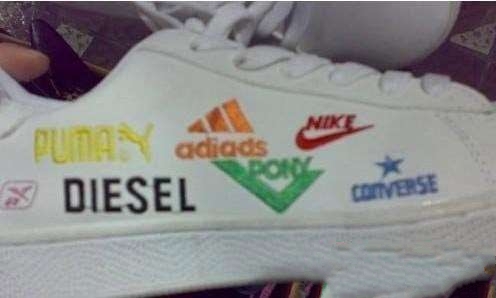 这鞋子一定很贵器物gif搞笑图片